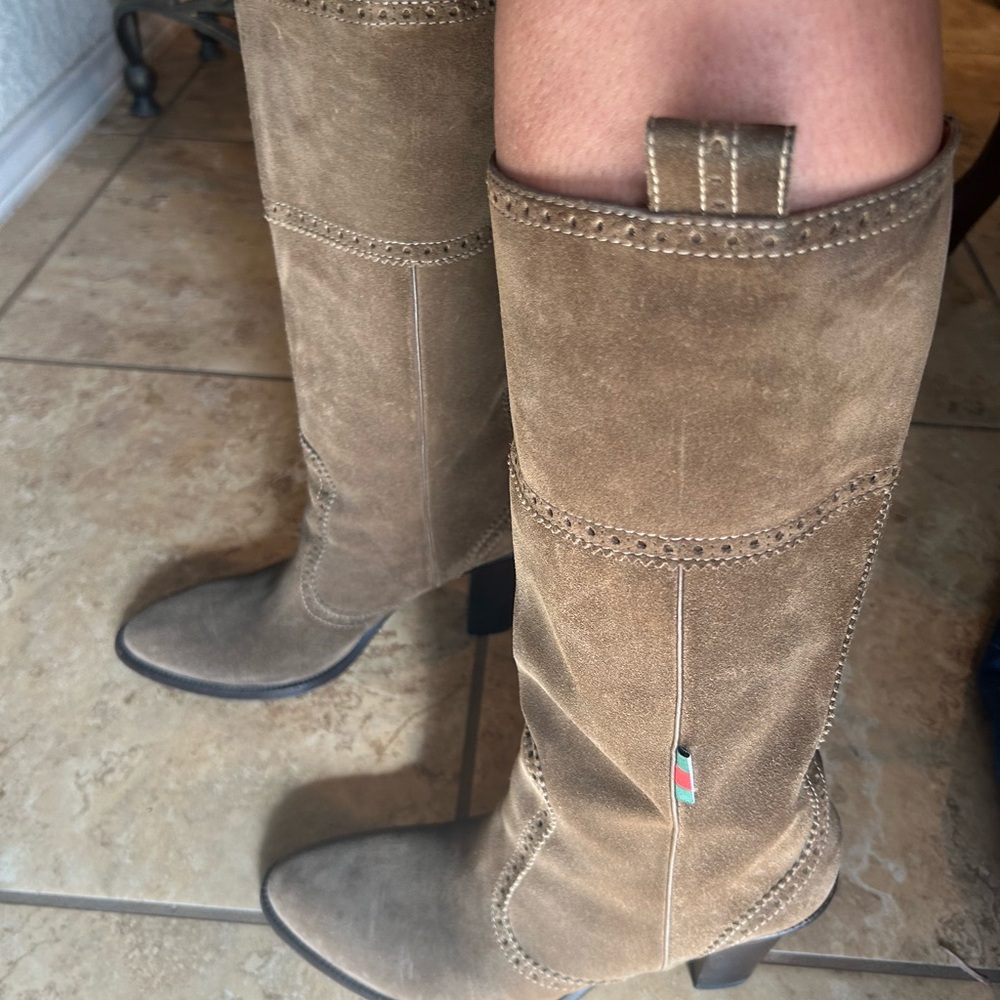 ❤️ Authentic Gucci Tan Suede Heeled Boots